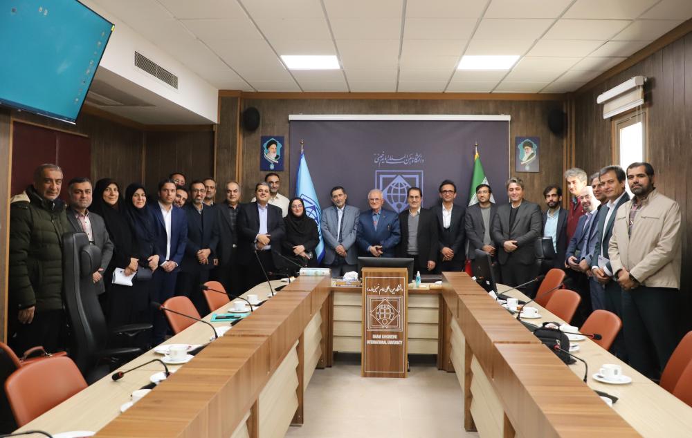 دیدار و گفتگوی معاون پژوهشی و فناوری شرکت مپنا با جمعی از اساتید دانشگاه