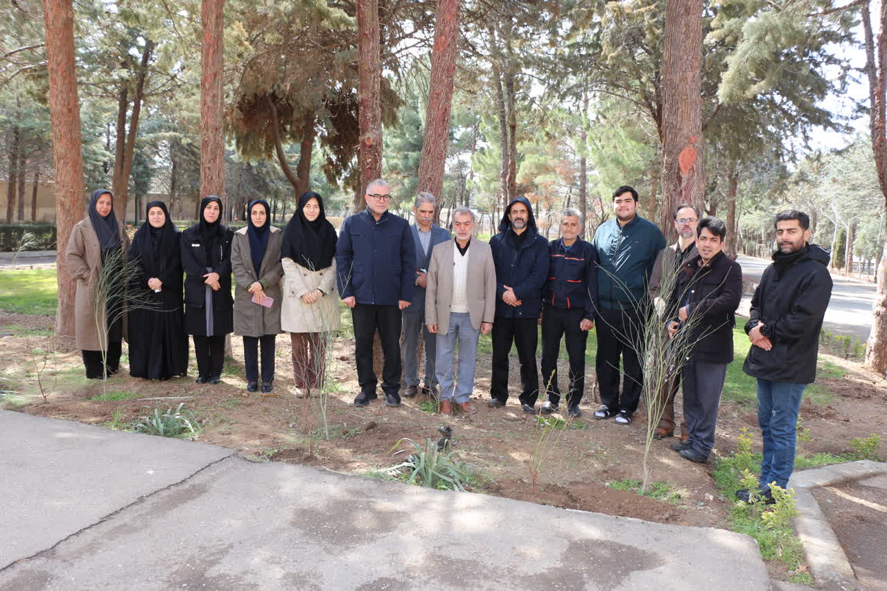 مراسم روز درختکاری در مرکز آموزش زبان فارسی دانشگاه بین‌المللی امام‌خمینی(ره)
